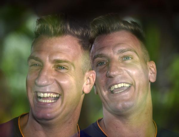 Maxi López sorri ao falar do Vasco