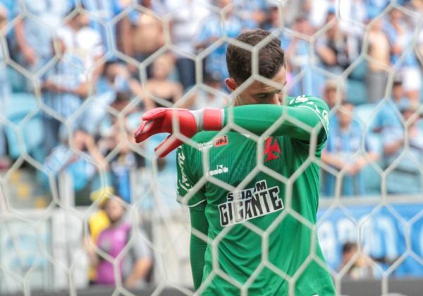 Martín Silva se lamenta após gol sofrido