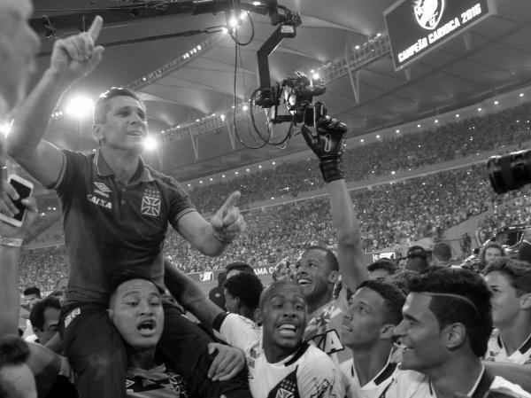 Jorginho é pura emoção! Emoção de campeão!