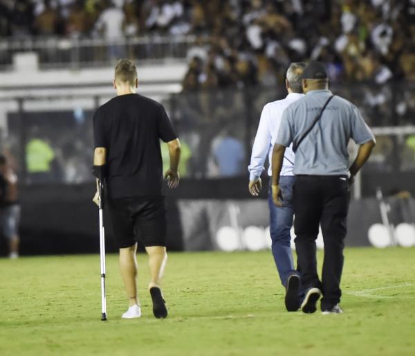 Maxi López foi ao vestiário no intervalo e teve nome gritado por torcedores