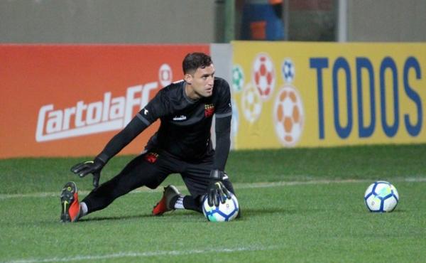 Martin Silva chega ao Rio de Janeiro na quinta-feira, após defender a seleção uruguaia