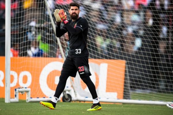 Fernando Miguel foi titular do Vasco nas duas últimas partidas, contra Atlético-PR e Corinthians