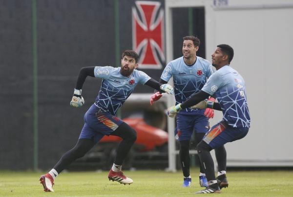 Martín Silva e Fernando Miguel no treino do Vasco