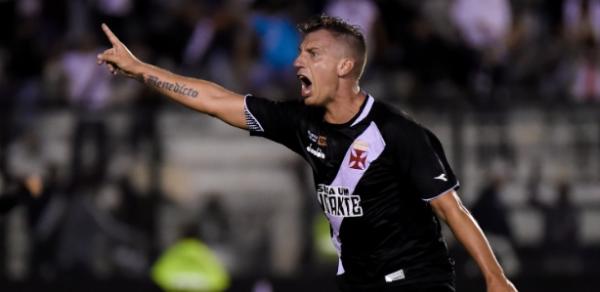 Maxi López comemora gol pelo Vasco; tem grande desempenho pelo clube