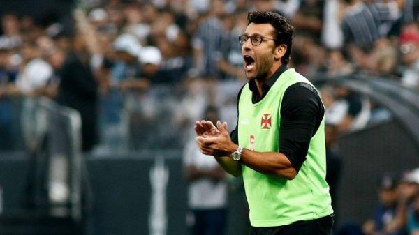 Alberto Valentim voltará ao banco de reservas do Vasco contra o Palmeiras