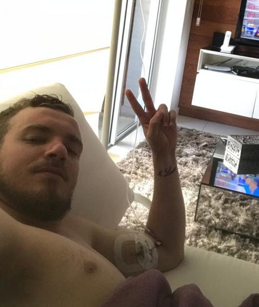 Mattos em casa com o antibiótico em funcionamento