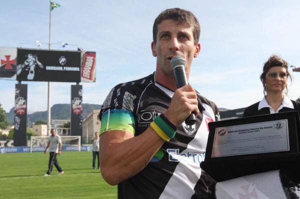 Pedrinho durante homenagem no Vasco em 2013
