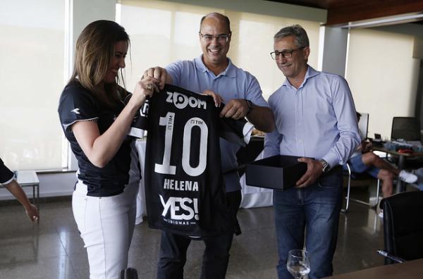 Governador veio acompanhado da esposa Helena, que é vascaína, e dos três filhos