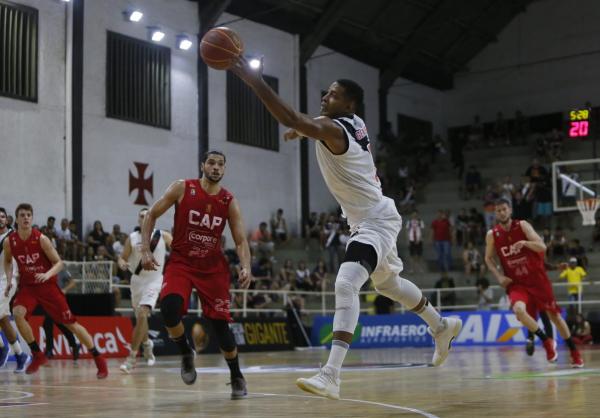 Gemerson tem média de rebotes maior do que qualquer ala já registrou ao final de um NBB CAIXA