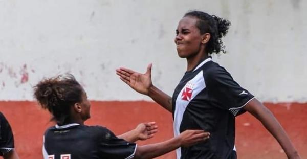 Natalia em campo pelo Vasco