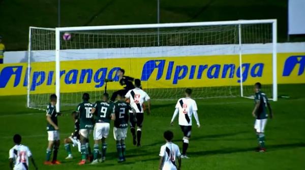 Gol de falta de Lucas Santos