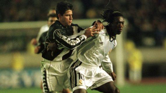 Ramon disputa lance com Seedorf no Mundial