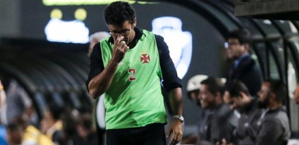 Técnico Alberto Valentim comanda o Vasco diante do Ceará