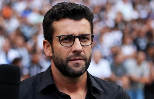 Alberto Valentim no jogo contra o Ceará