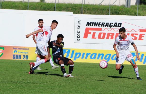 Lucas Santos vem sendo um dos destaques do Vasco na Copa RS