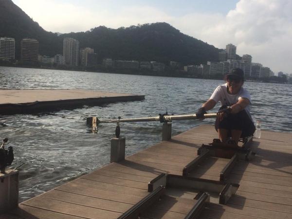 Jaqueline é uma das alunas da Academia de Remo do Vasco