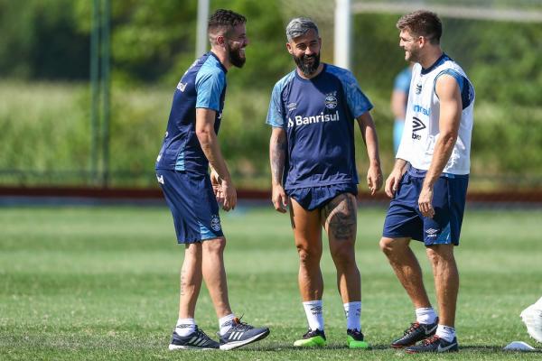 Douglas tem seu contrato por encerrar em dezembro