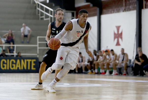 Gemerson, do Vasco, é um dos pilares da equipe montada por Alberto Bial