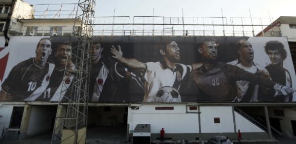 Painel de ídolos de São Januário tem uma foto do goleiro Martín Silva