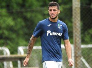 Martin Rivas chama a atenção por força defensiva 