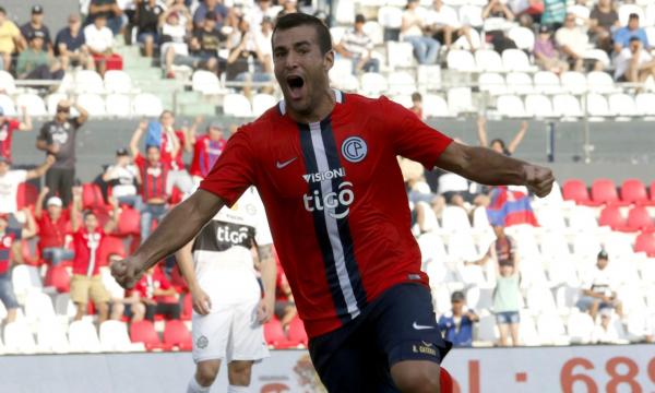 Lateral Raúl Cáceres comemora vinda para o Brasil