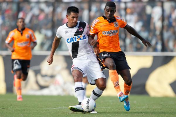 O meio-campista Julio dos Santos foi o último paraguaio a passar pelo Vasco da Gama, entre 2015 e 2017