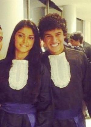 Taynara no dia de sua formatura com Philippe Coutinho