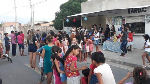 Cerca de 200 brinquedos foram distribuídos em ação solidária