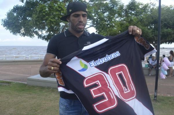 No Vasco, Patric usou a camisa 30