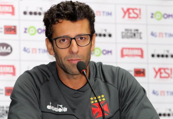 28/08 - Vasco apresenta Alberto Valentim, seu novo técnico, após a saída de Jorginho