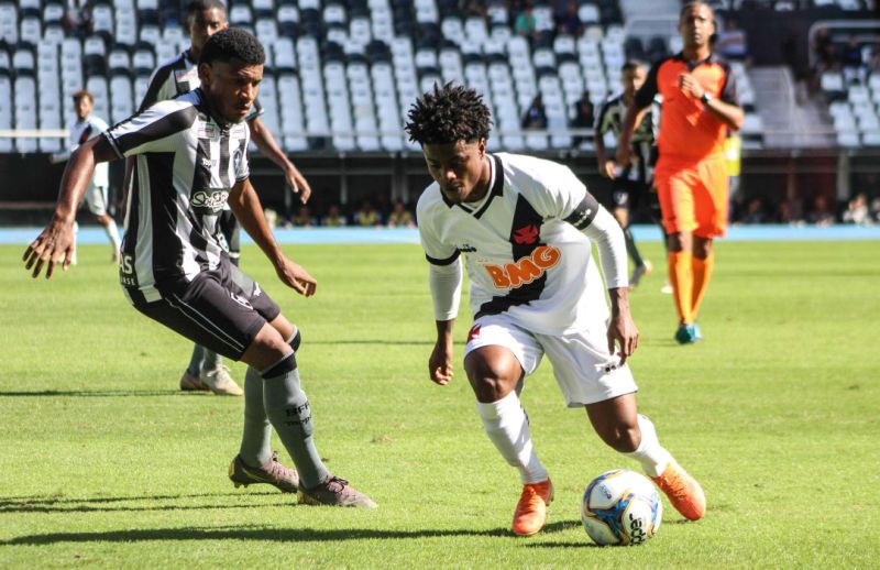 Lucas Santos, do Vasco, durante partida contra o Botafogo