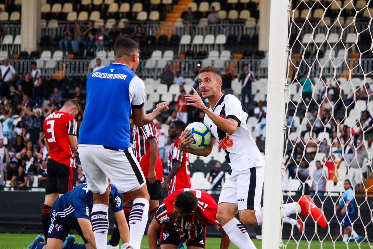 Caio Lopes comemora o gol de empate diante do São Paulo