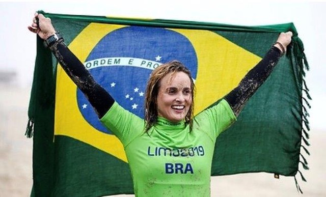 Lena Guimarães é campeã do SUP no Pan de Lima