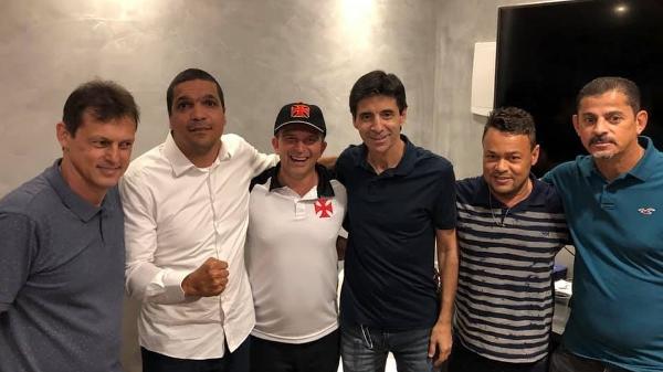 Leven Siano (de boné) com o deputado Cabo Daciolo e os ex-jogadores Sorato, Mauro Galvão, William e Valdir Bigode