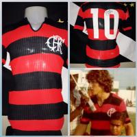 Modelo usado por Zico, no início de sua carreira no Flamengo, em 1979, no seu primeiro clássico contra o Vasco, de Roberto Dinamite.