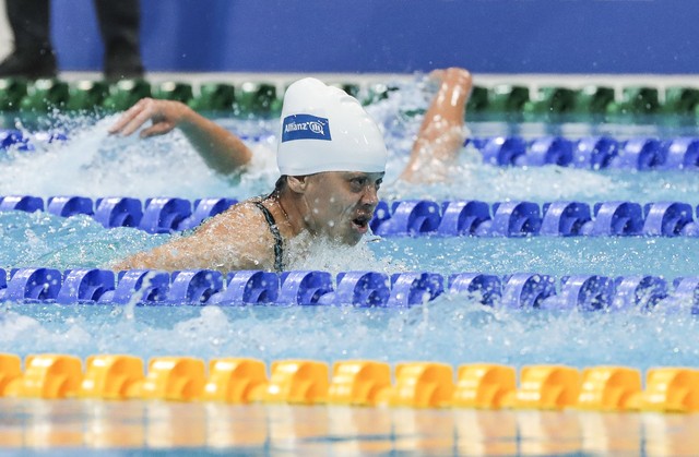 Joaninha nada os 50m borboleta no qual foi prata no Mundial de natação paralímpica em Londres