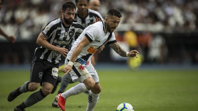No primeiro turno, Botafogo venceu o Vasco por 1 a 0, no Nilton Santos