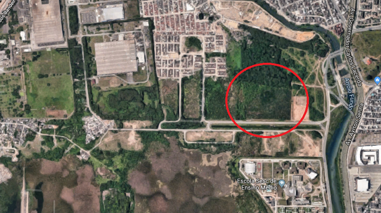 Terreno do futuro centro de treinamento do Vasco, com destaque em vermelho, por imagem via satélite