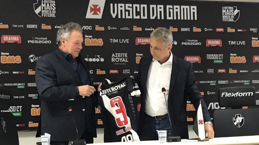 Técnico Abel Braga e presidente Alexandre Campello têm sido vaiados em quase todos os jogos do Vasco