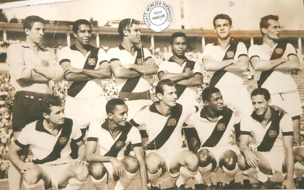 Uma das formações do Vasco em 1963: Em pé: Lévis, Joel, Brito, Maranhão, Fontana e Barbosinha; Agachados: Joãozinho, Lorico, Célio, Mário e Zezinho
