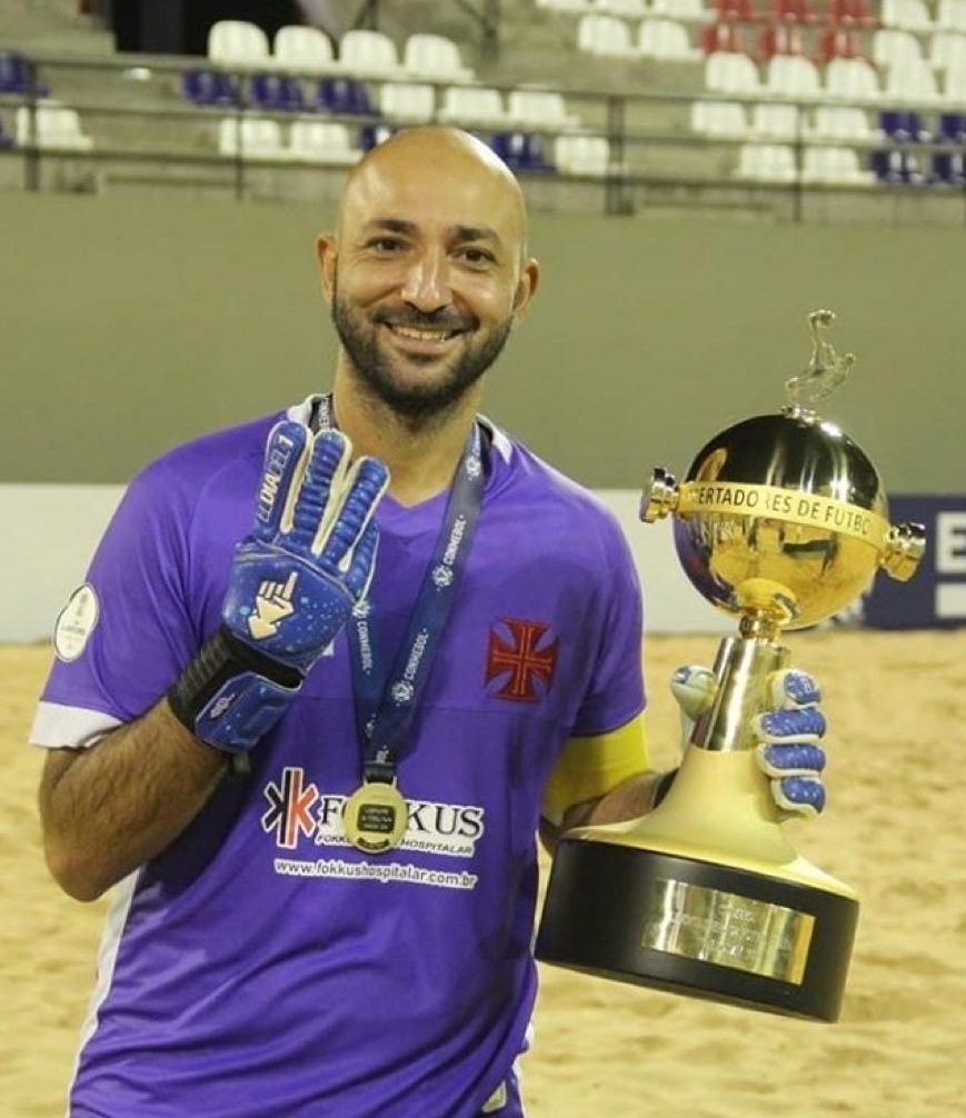 Cesinha após ganhar três títulos da Libertadores pelo Vasco Beach Soccer