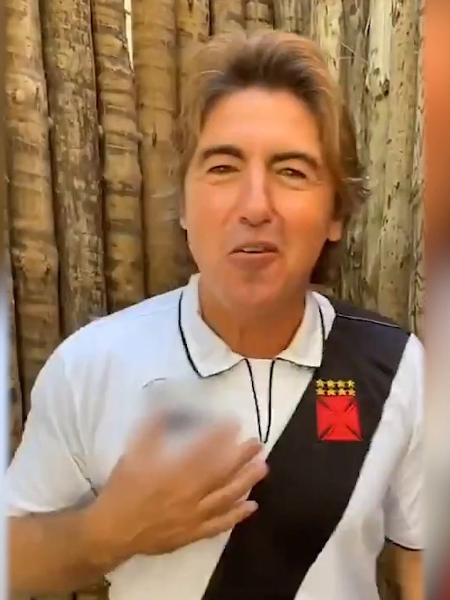 Ricardo Sá Pinto usou camisa de Romário em vídeo para torcida do Vasco, e Baixinho aprovou
