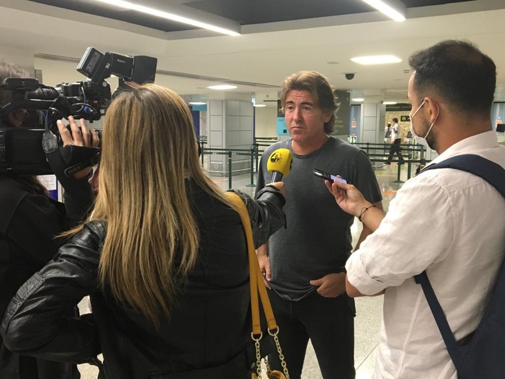 Ricardo Sá Pinto no aeroporto em Lisboa