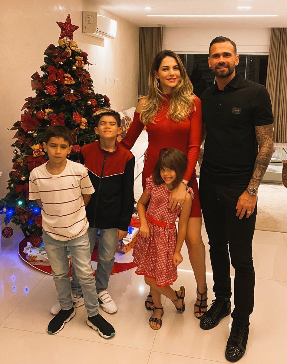 Leandro Castan publica foto com sua família: 'Feliz Natal a todos, Deus  abençoe a vida de todos vocês' | NETVASCO