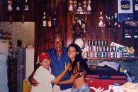 Registro no quiosque de Tereza com uma das filhas e uma funcionária