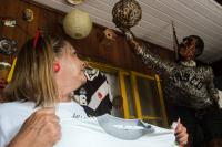 Escultura de Barbosa que fica instalada no quintal da casa de Tereza