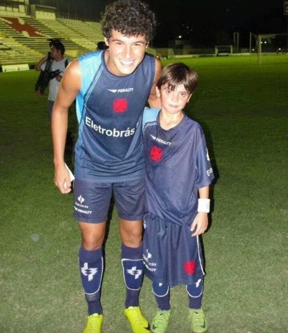 Pec conheceu Philippe Coutinho quando chegou ao Vasco, aos 8 anos e guarda o registro até hoje
