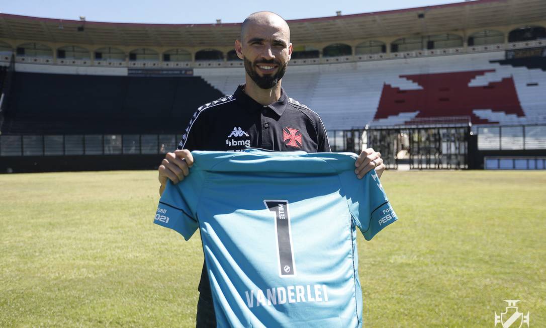 Vanderlei recebeu a camisa 1 no Vasco; contrato é até dezembro