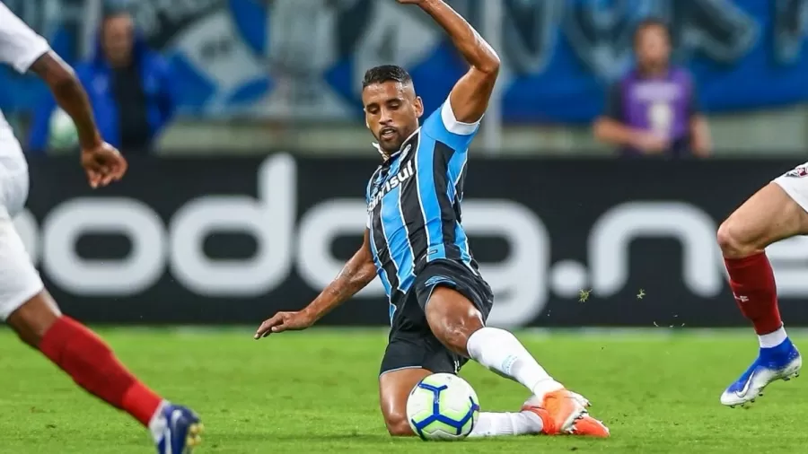 Emprestado pelo Grêmio, volante Michel, de 31 anos, defenderá o Vasco até o fim desta temporada