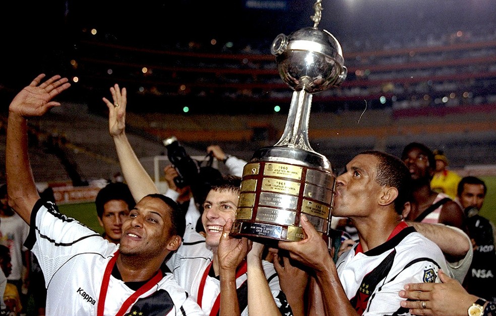 Pedrinho e Donizete comemoram o título da Libertadores